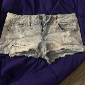 DISTRESS DENIM SHORTS AMERICAN EAGLE